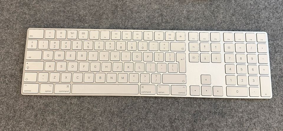Apple Magic Keyboard - weiß - EN-US Layout - mit Ziffernblock in Berlin
