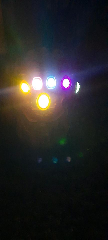 Marvel Thanos Infinity Handschuh Lampe in Stavenhagen