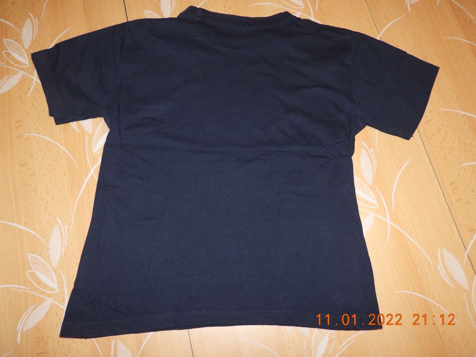 dunkel blaues T-Shirt Gr. 128 von Kikstar in Berlin