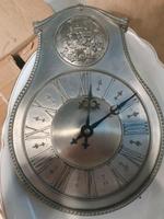 Wanduhr aus Zinn mit verzierung Baden-Württemberg - Friedrichshafen Vorschau