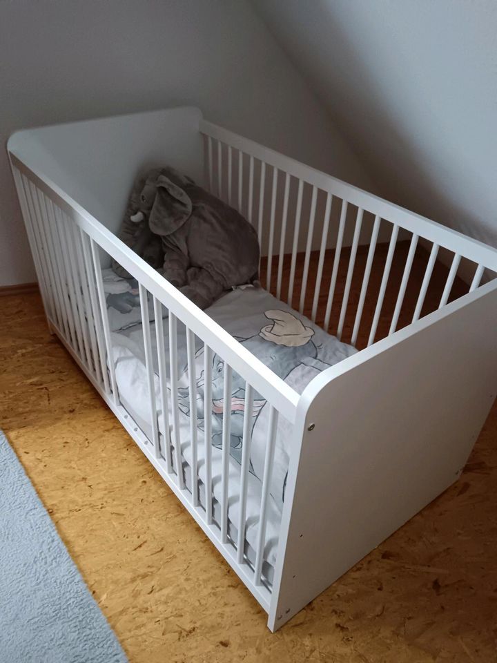 Babybett inkl Matratze in Zellingen