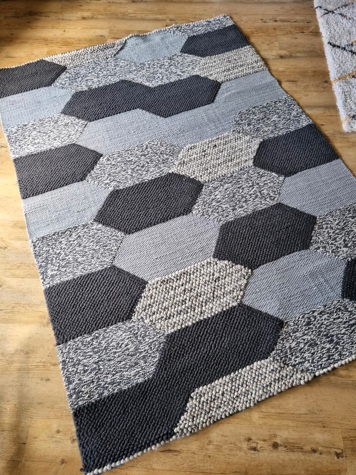 Teppich 170x240 wie neu! Wolle gewebt grau bunt in Dillenburg