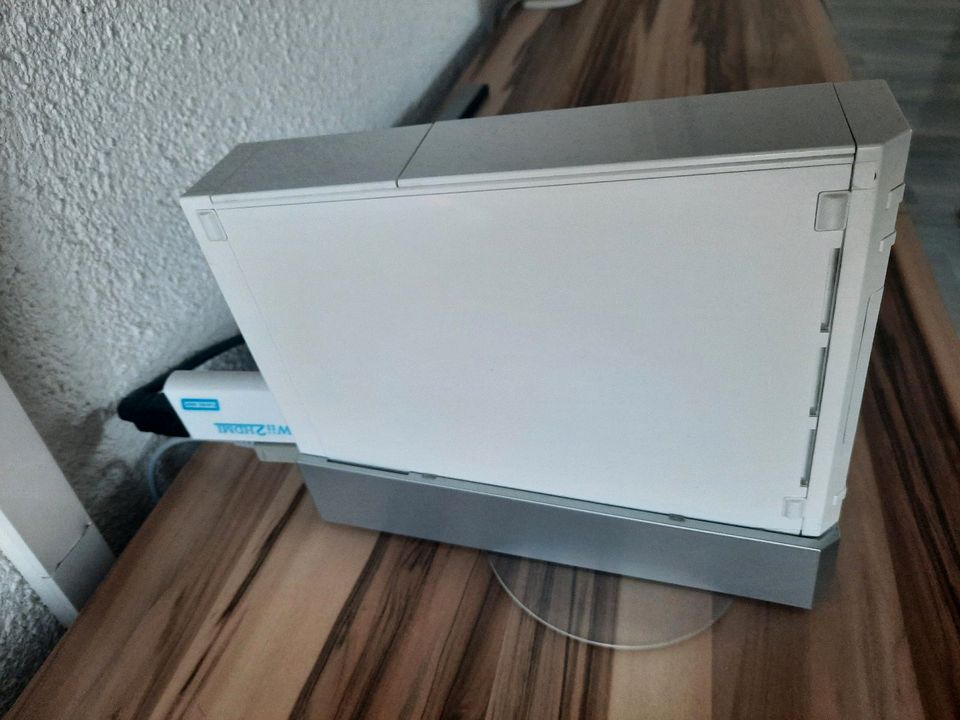 Wii mit viel Zubehör in Mengen