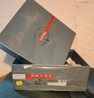 Original Prada Karton Leverkusen - Alkenrath Vorschau
