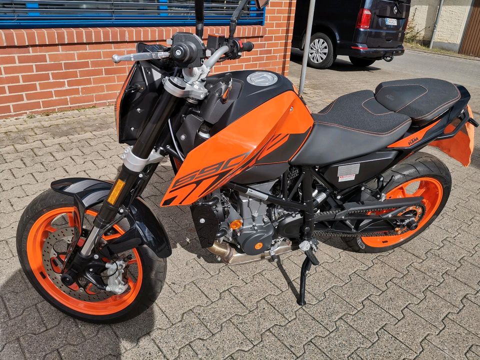 KTM Duke 690, mega viele Extras in Gardelegen  