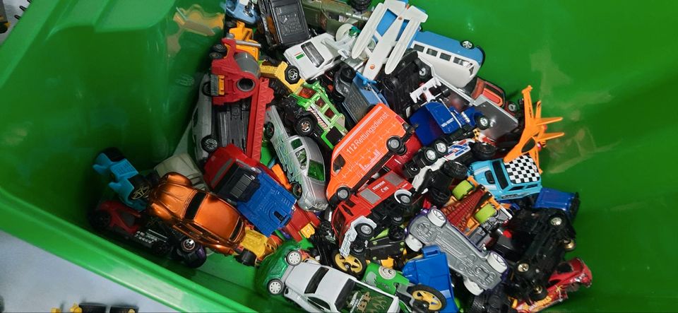 Über 125 Siku,  Matchbox Spielzeugautos Konvolut in Dillenburg