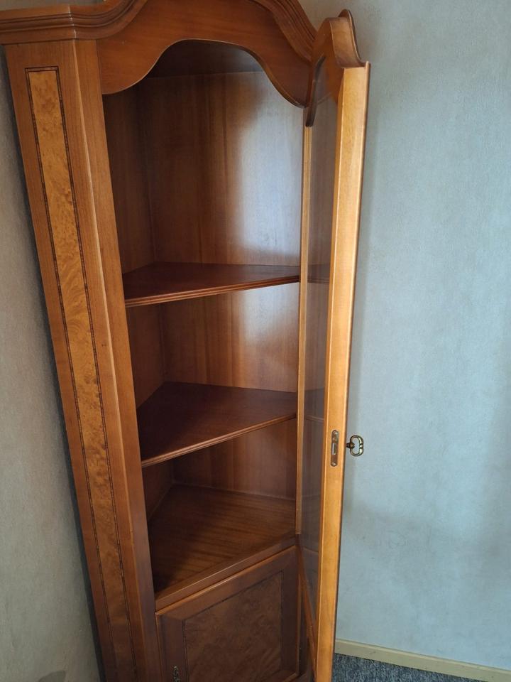 Möbelset (Herrenzimmer) Eckvitrine, Sekretär, Schrank klein in Querfurt