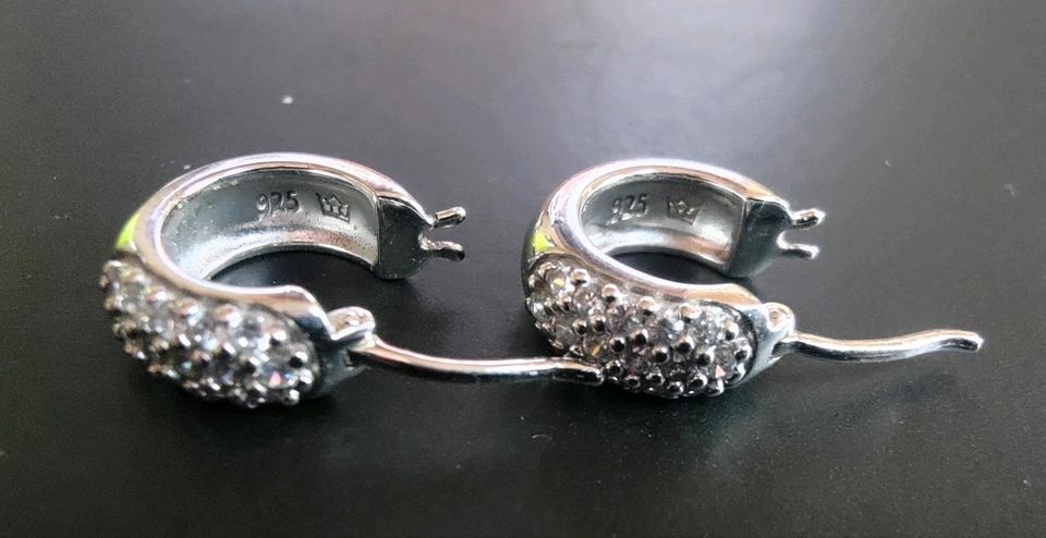Schöne Creolen Ohrringe Silber 925 mit Steinchen besetzt in Kandel