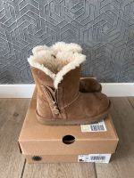 UGG Boots Bailey Zip Short, Gr. 31, Creme/ beige Niedersachsen - Georgsmarienhütte Vorschau