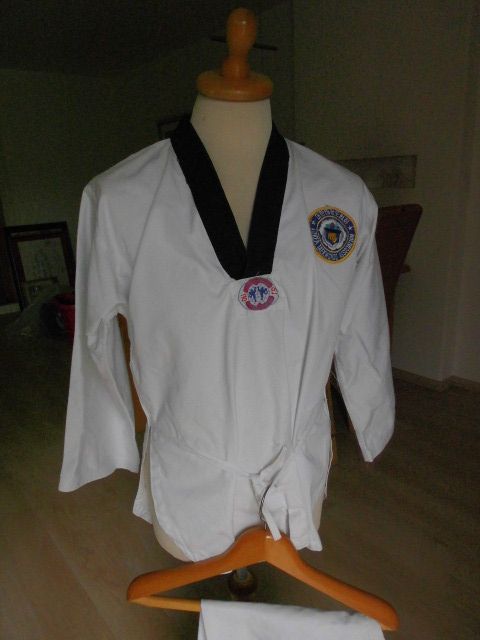 Taekwondo Anzug Gr. 8 Karateanzug Judoanzug Kampfsport in Flensburg