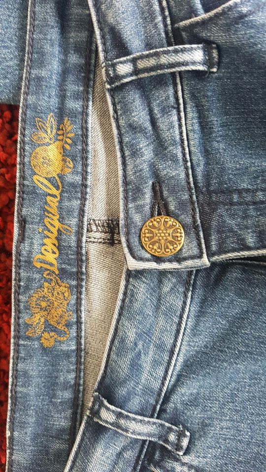 Jeans von Desigual Size 32 in Ruppertshofen (Taunus)