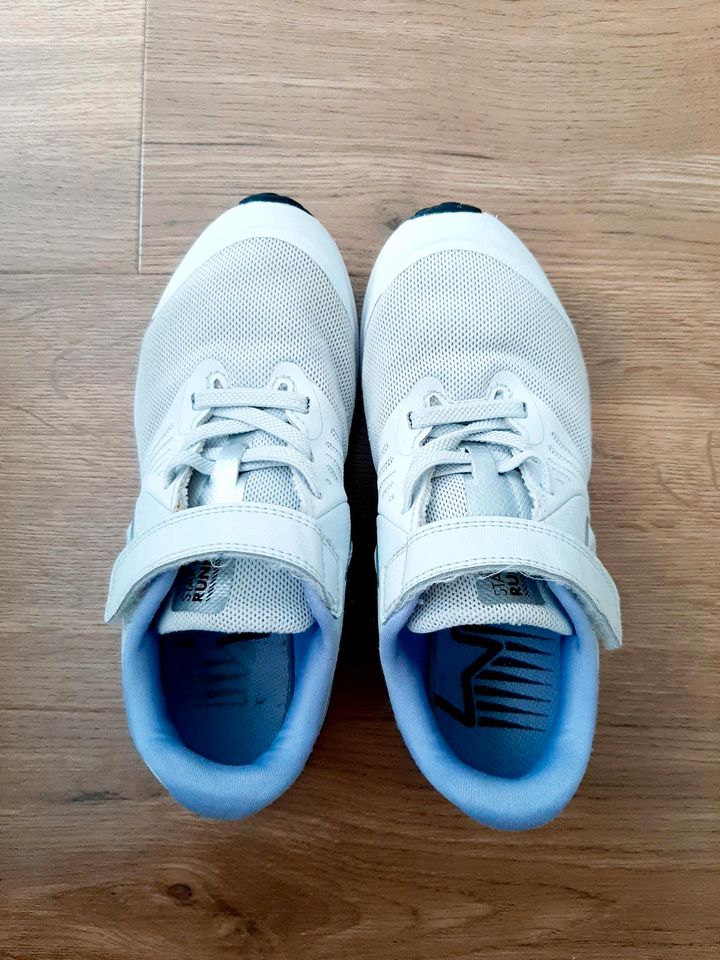 Nike Star Runner 2.0 Gr. 31 Turnschuhe Mädchen in Kornwestheim