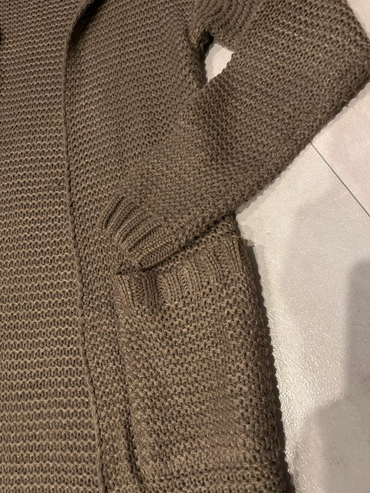 Lange braune Strickjacke, Gr. XS, wie neu in Oldenburg in Holstein