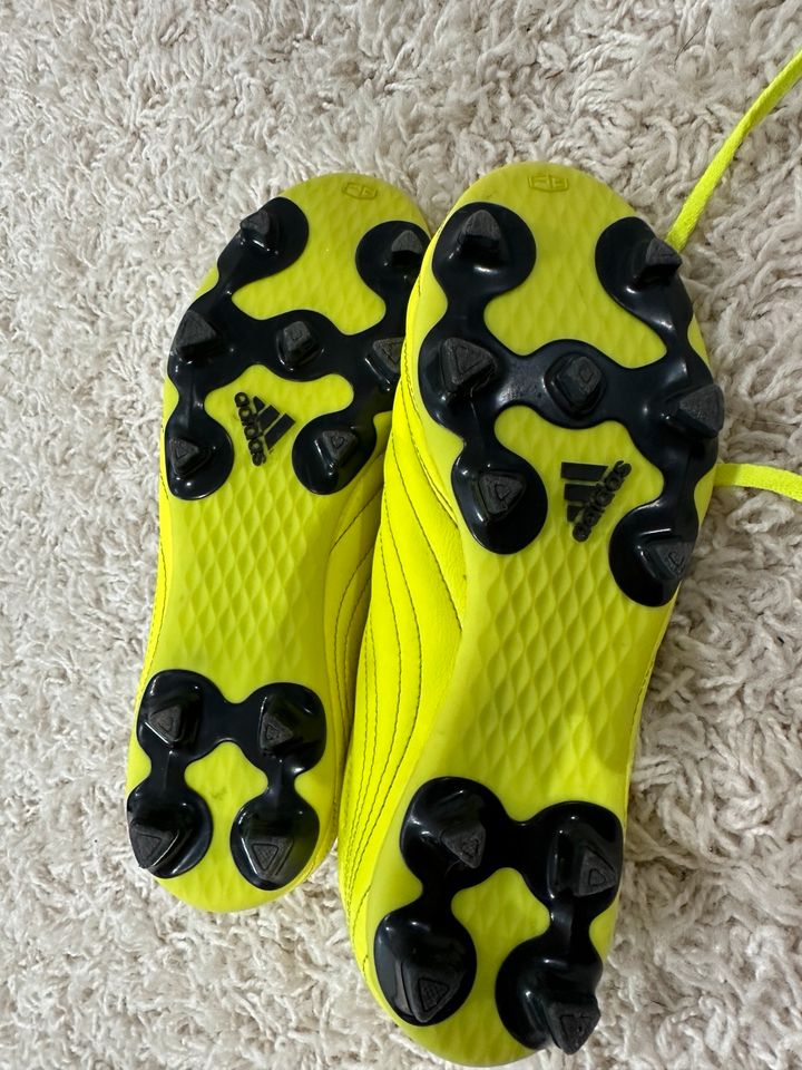 Fussball Schuhe von ADIDAS Größe 38 in Stegaurach
