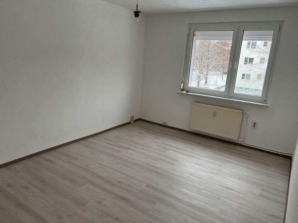 Helle drei Zimmer Wohnung in Lauta-Sachsen. 380, € in Lauta