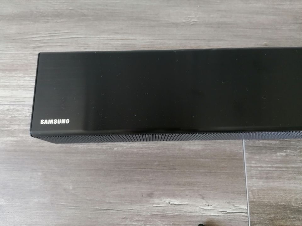Samsung Soundbar HW-N 400/ZG Nichtraucher in Bitterfeld