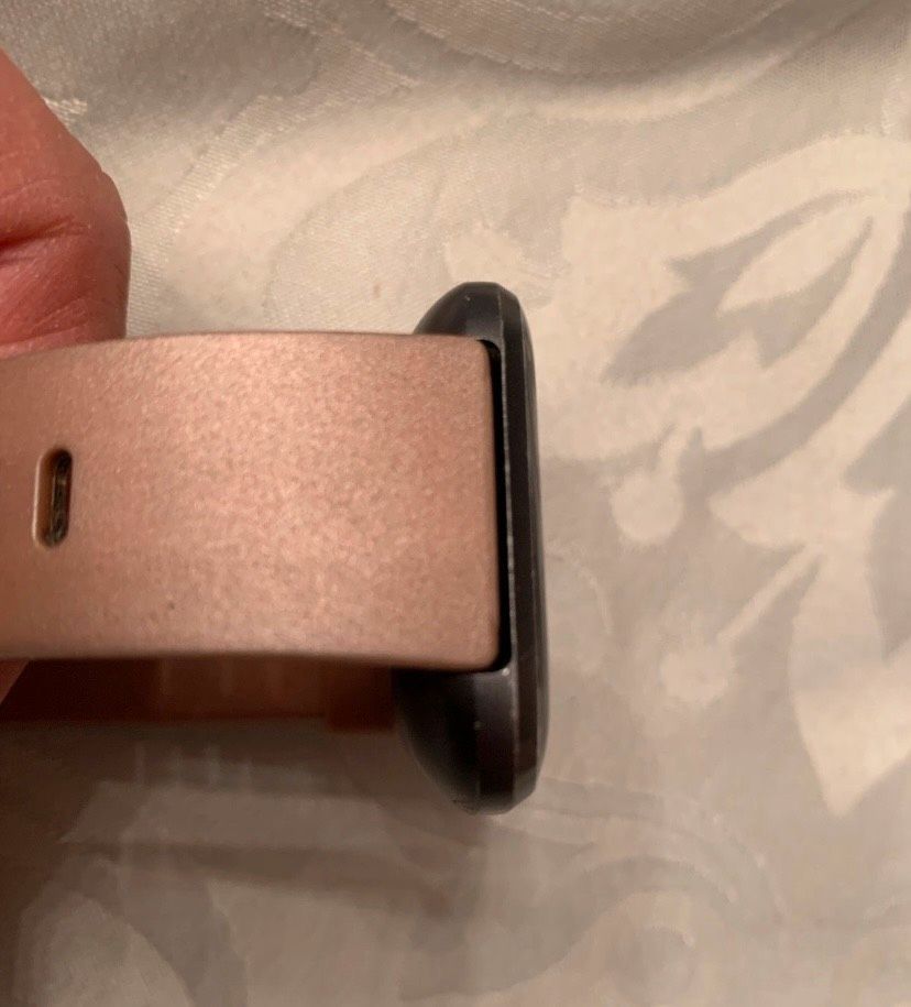 Fitbit Versa 2 mit OVP , Ladekabel und 11 Armbändern in Siek