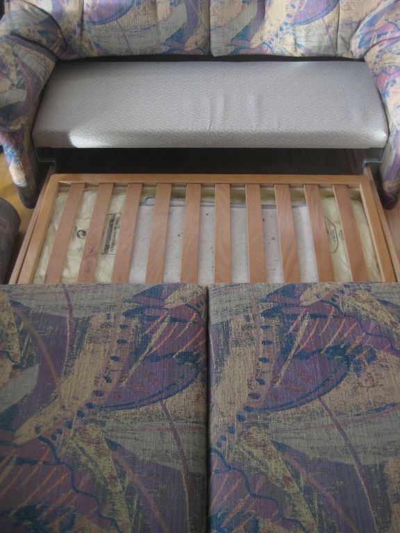 Zweisitzer-Sofa mit Bettkasten in Merzhausen