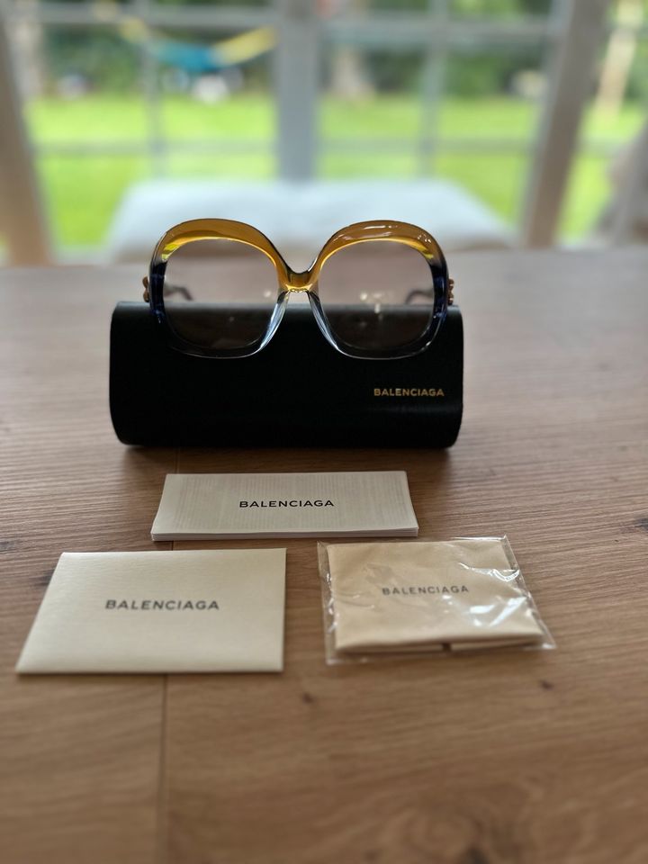 Balenciaga Sonnenbrille wie neu im Full Set in Meerbusch