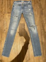 Hollister Jeans Hose mit Löchern Größe:W24/L33 Nordrhein-Westfalen - Overath Vorschau