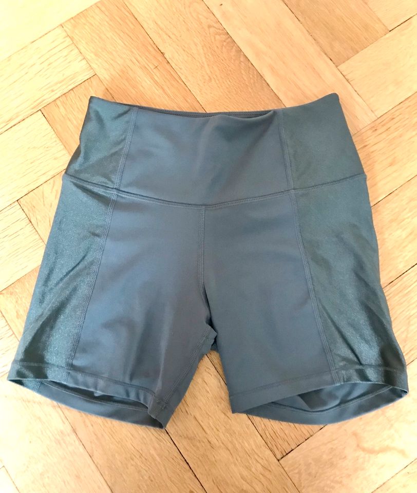 H&M Yogashorts in Gießen