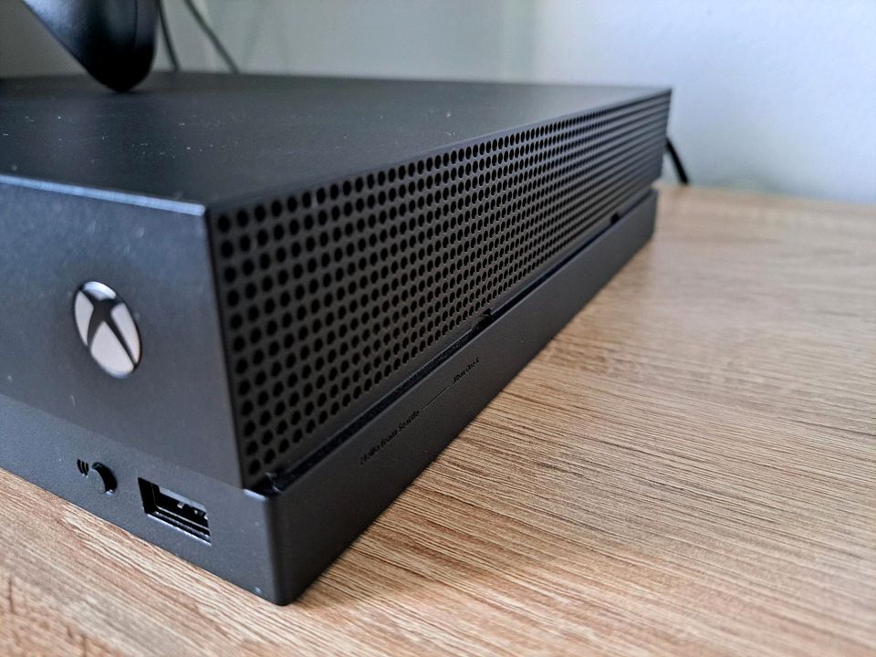 Xbox one x 1tb ssd in Andernach