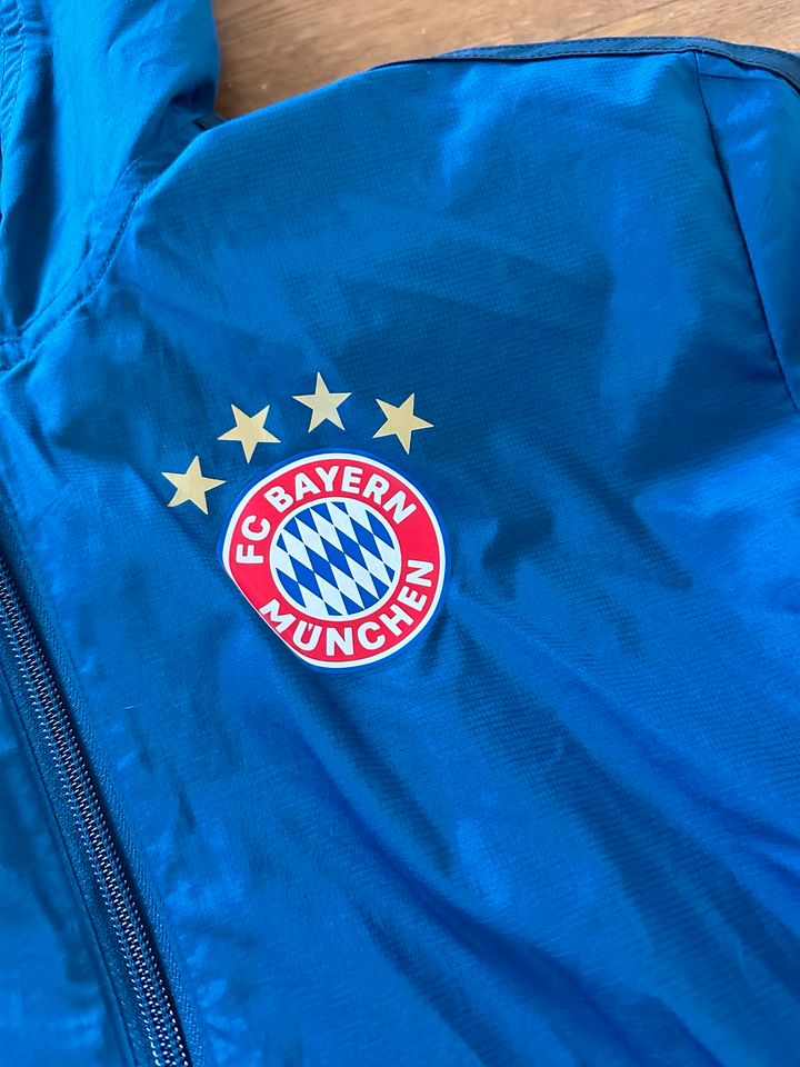 Adidas FC Bayern Windbreaker in Wangen im Allgäu