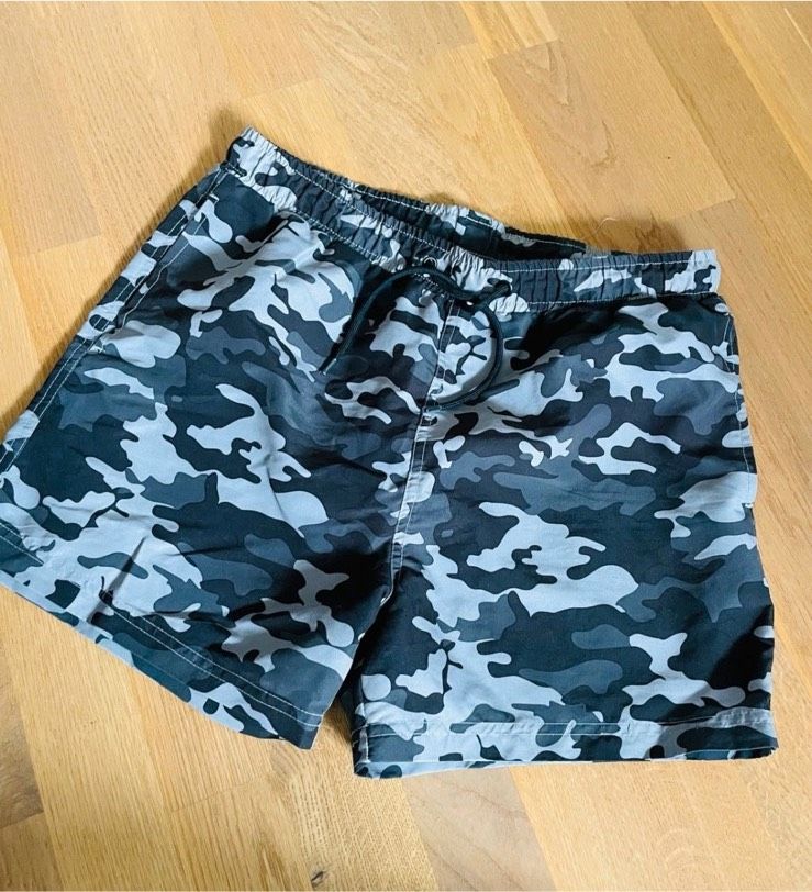 Badeshorts Camouflage in Gr. S in Essen