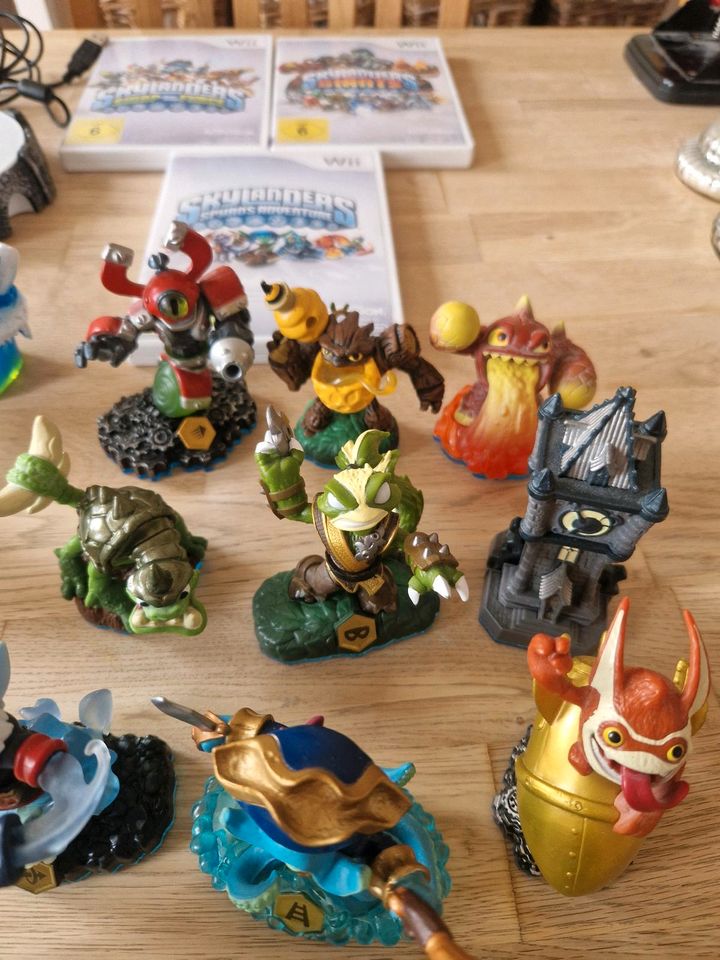 Skylander Figuren, 2 Portale, 3 Spiele in Egestorf