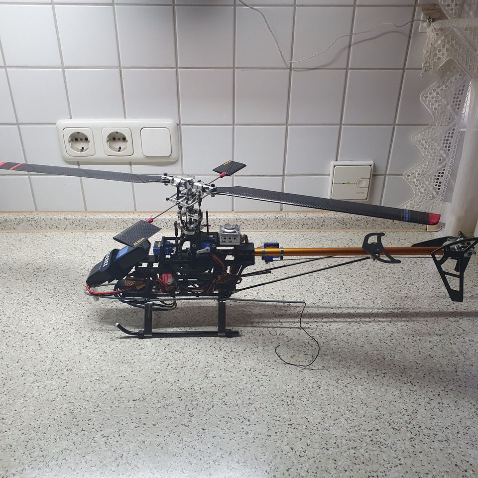 RC Heli mit Fernbedienung und Akkus in Dägeling