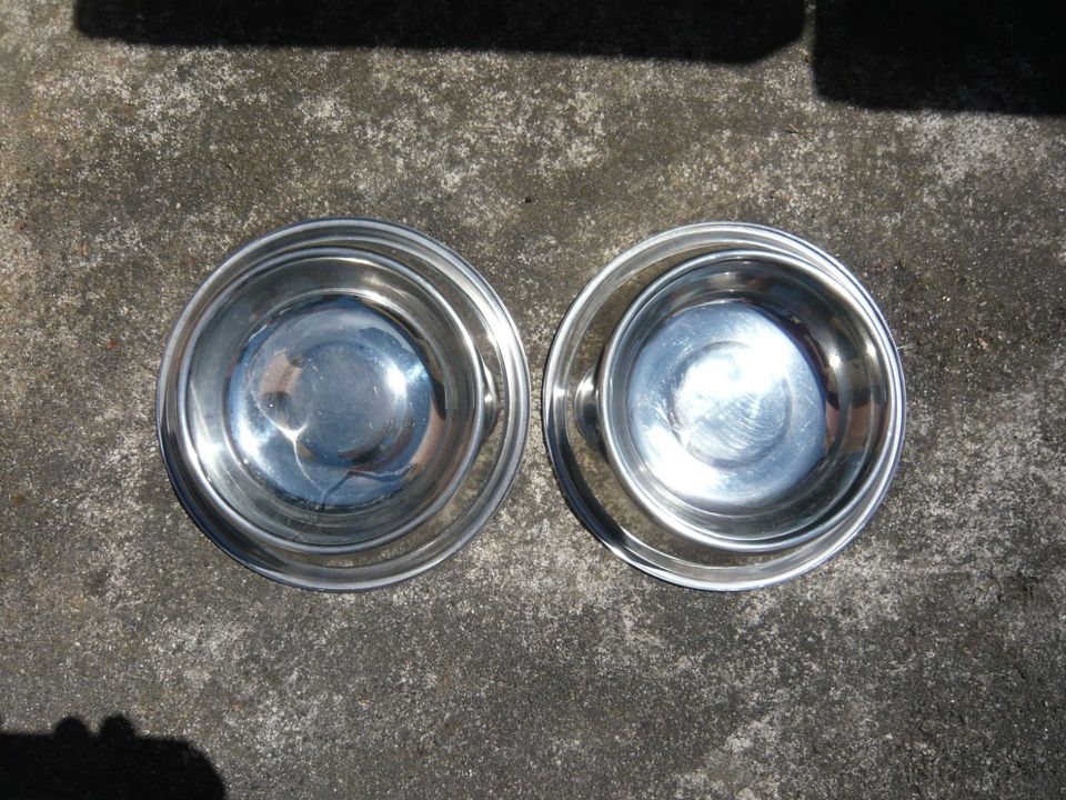 2 Futternäpfe - Edelstahl - gebraucht - ca. 20 cm Durchmesser in Waldheim