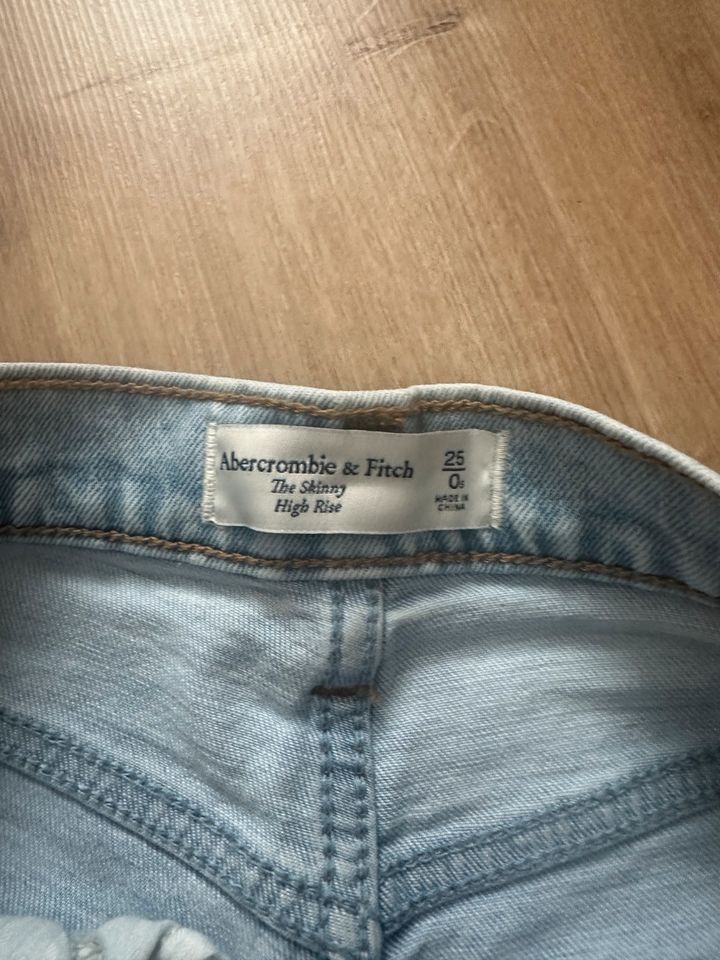 Abercrombie&Fitch Jeans Schlitz in Jena