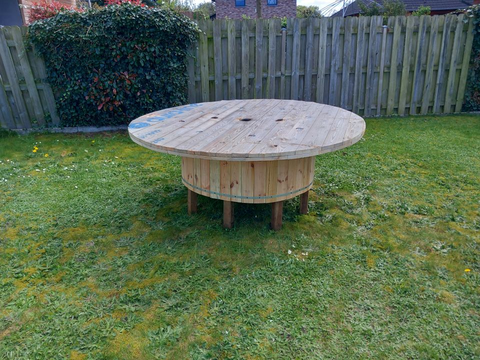 großer runder Gartentisch - Tisch - Partytisch - Unikat in Selfkant