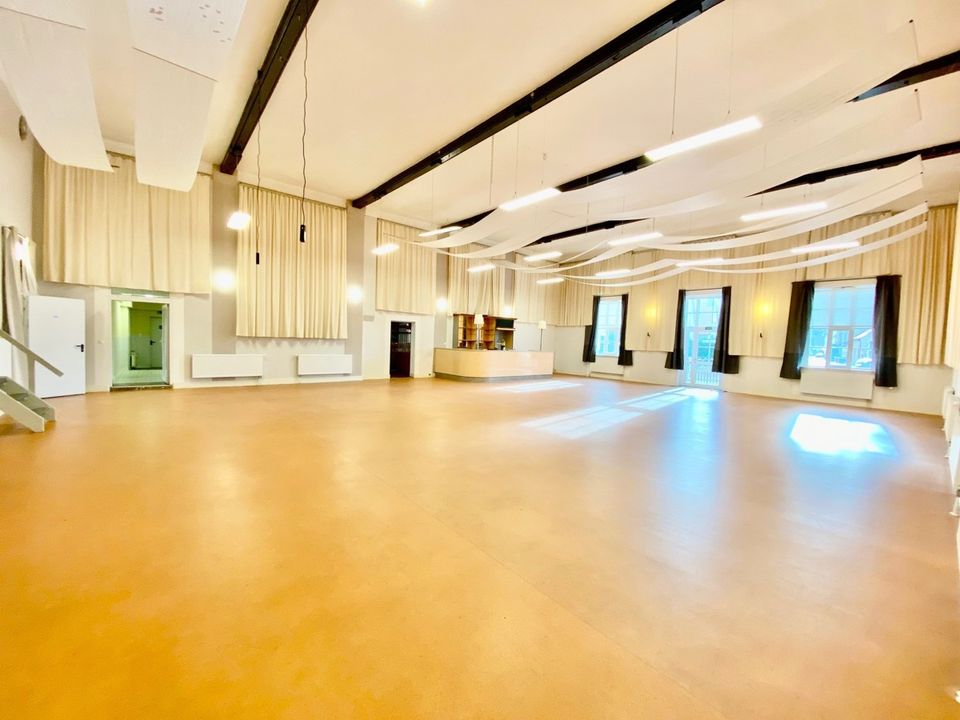 Historisches Wirtshaus inklusive Tanzsaal im Ortsteil Petersroda sucht neuen Betreiber!!! in Roitzsch