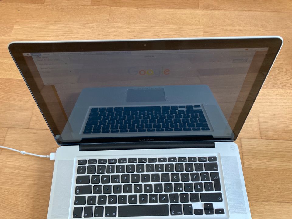 Apple MacBook Pro von 2009 sehr guter Zustand in Nieder-Olm