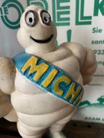 Michelin Mann Gips Reklame Figur Reifen Werbung Werbefigur Innenstadt - Köln Altstadt Vorschau