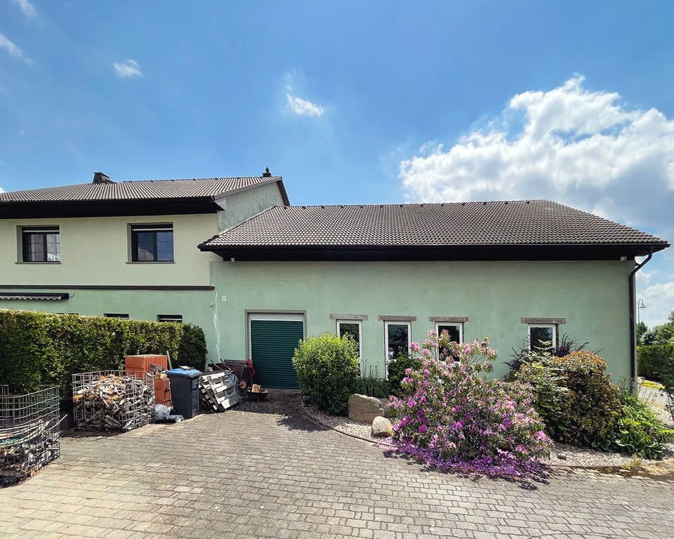 Einfamilienhaus mit Einliegerwohnung/Praxis und Scheune , sowie großzügigem Gartengrundstück in idyllischer Lage in Naundorf bei Oschatz