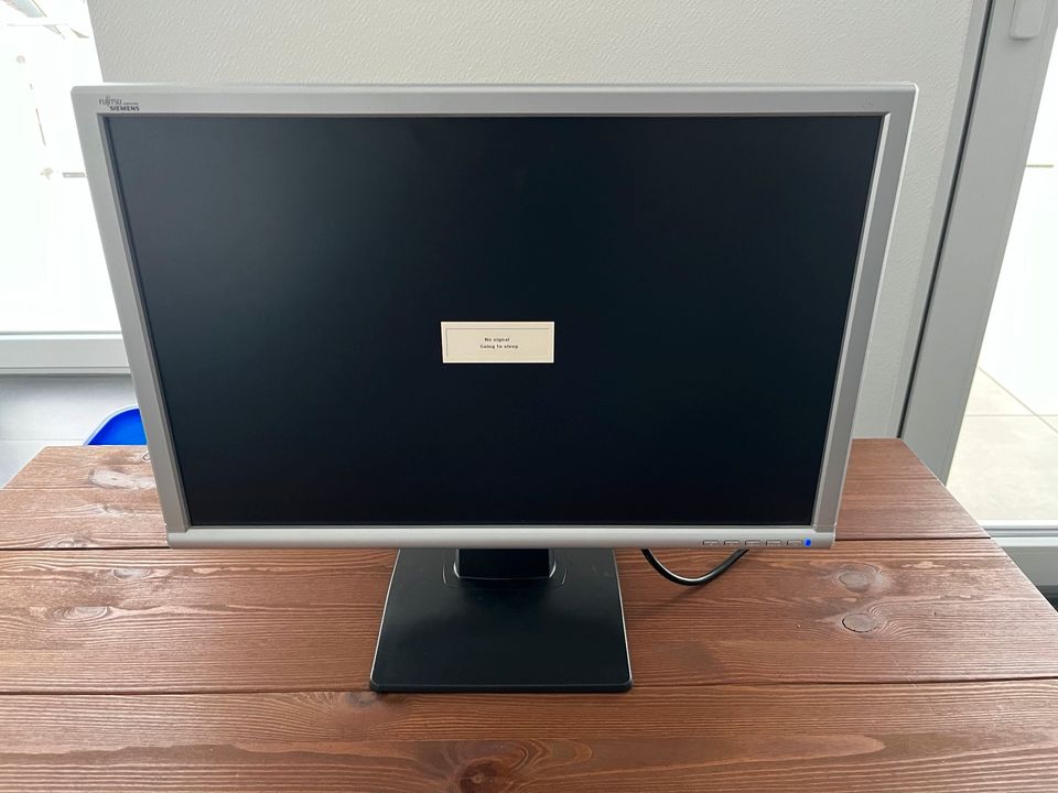 Monitor 22 Zoll LCD in Oberderdingen