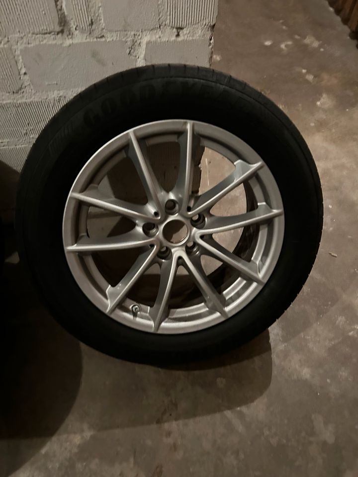 BMW G30 Alufelgen Sommerreifen GoodYear sternmarkierung in Duisburg