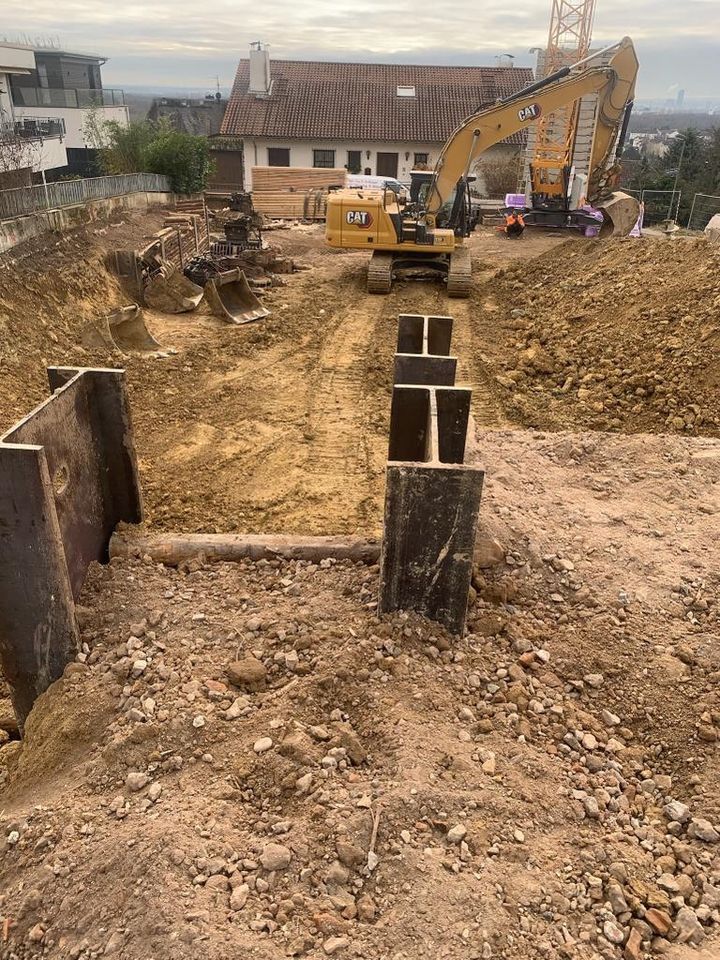 Fundament,Erdarbeiten,Aushub-arbeiten Baggerarbeit-Berliner Verbau in Darmstadt