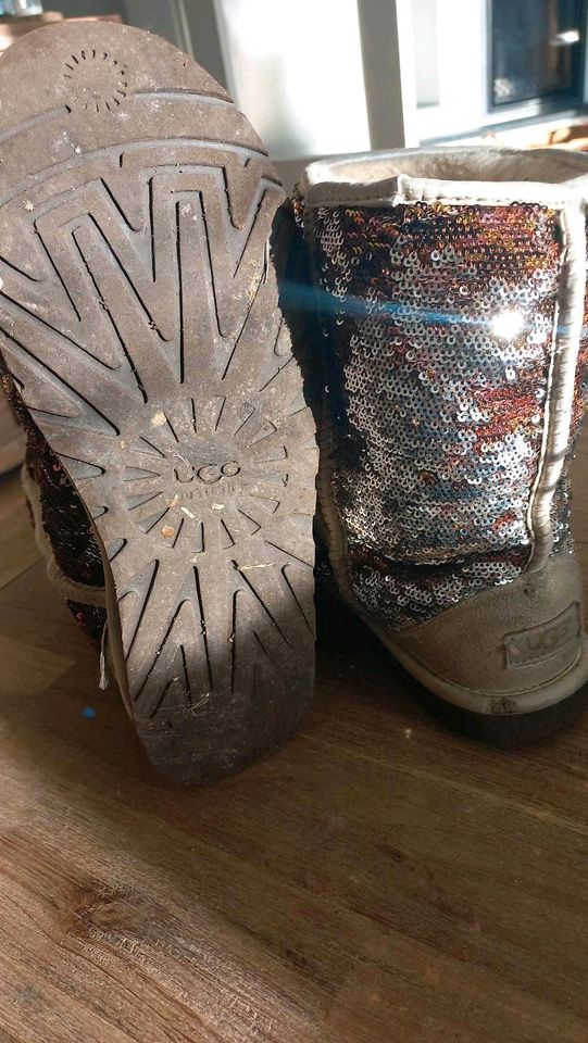 UGG Sparkle Glitzer Gold braun Gr 40 7.5 in Herzogenaurach