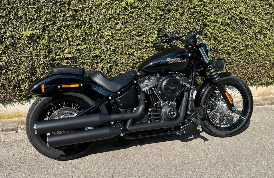 Harley Davidson FXBB Street Bob 107 schwarz in Neusäß