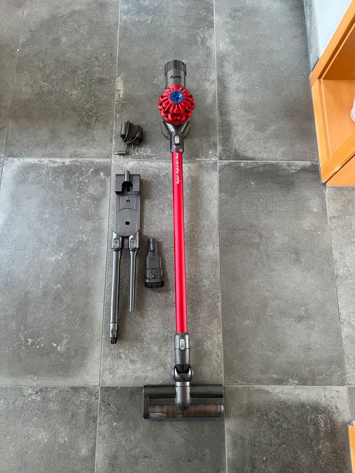 Dyson V6 // digital slim flexi // Zubehör // Wandhalterung in Boffzen