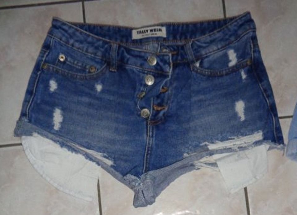Tally Weijl Jeans Shorts Größe S blue o. black Preis je 12 € in Manching
