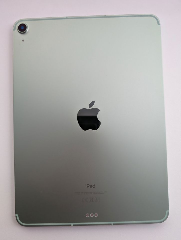 iPad Air 4. Generation Wi-Fi + Cellular inkl. RGB Tastatur & Case in Kerken