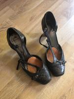 Schuhe hoher Absatz / Esprit Gr 39 / Leder / wenig getragen Niedersachsen - Aurich Vorschau