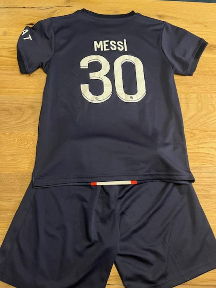 Paris Saint German Trikot+Hose+Stutzen, Lionel Messi, Größe 152 in Freren