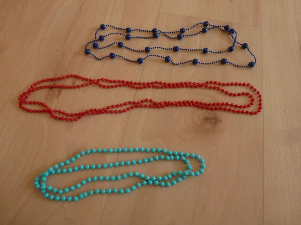 3 Halsketten – Modeschmuckketten – Fasnacht * blau, rot, türkis in Konstanz