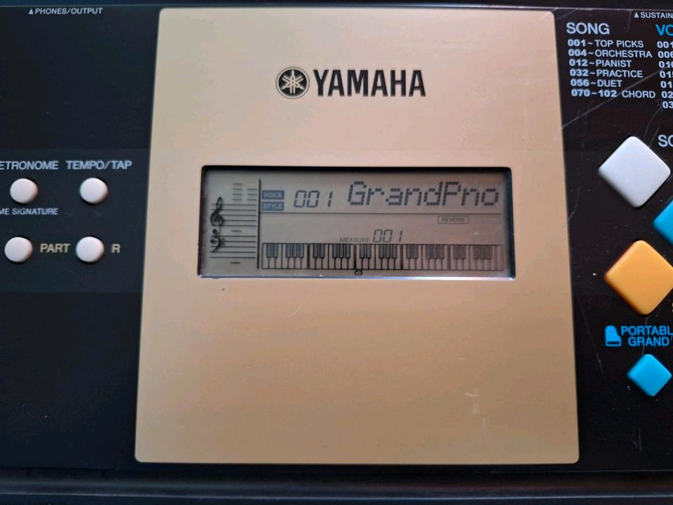 Yamaha Keyboard  YPT-220 mit Notenständer und Ständer von Clifton in Brühl