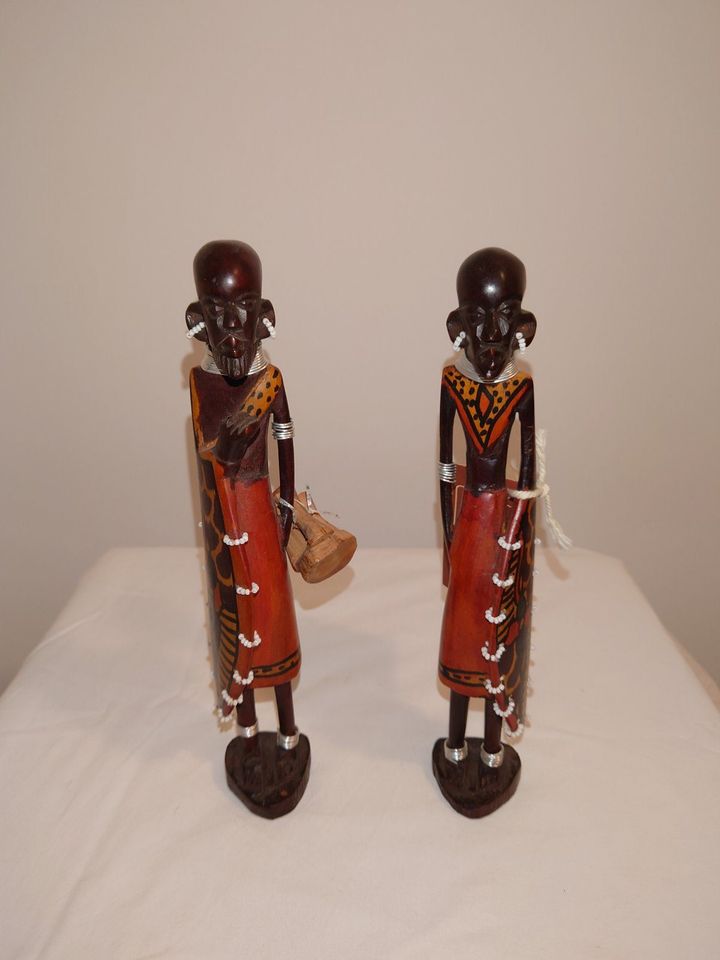 Afrikanische Figuren - handgearbeitet - stylish couple & shielder in Emmendingen